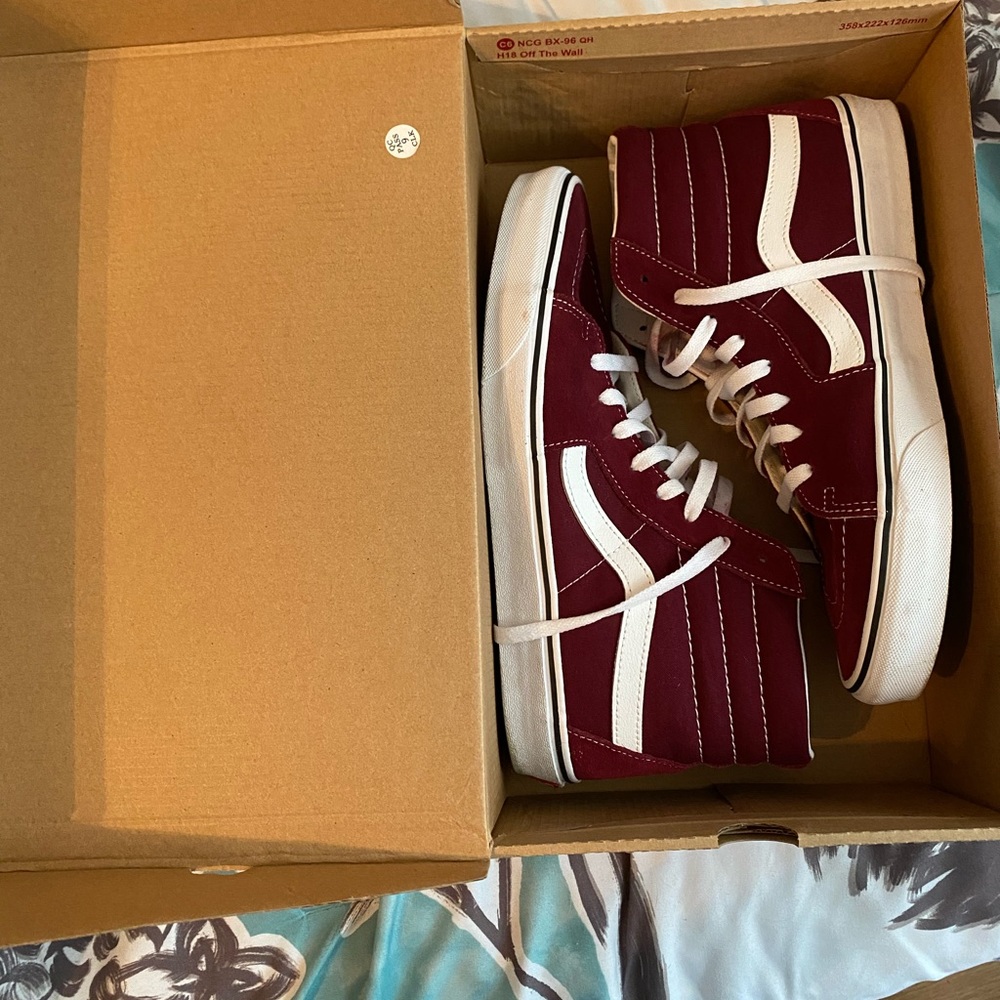 men’s maroon vans